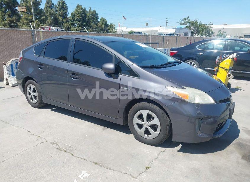 2013 Toyota Prius TWO (VIN JTDKN3DUXD5565888) main photo