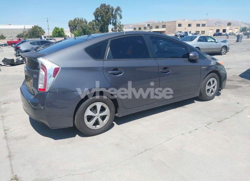 Photo 4 of 2013 Toyota Prius TWO (VIN JTDKN3DUXD5565888)