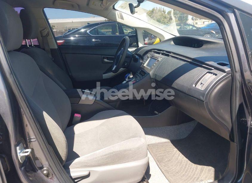 Photo 5 of 2013 Toyota Prius TWO (VIN JTDKN3DUXD5565888)