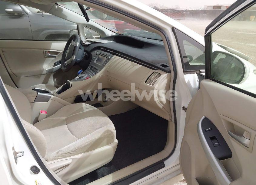 Photo 5 of 2013 Toyota Prius TWO (VIN JTDKN3DUXD5584540)