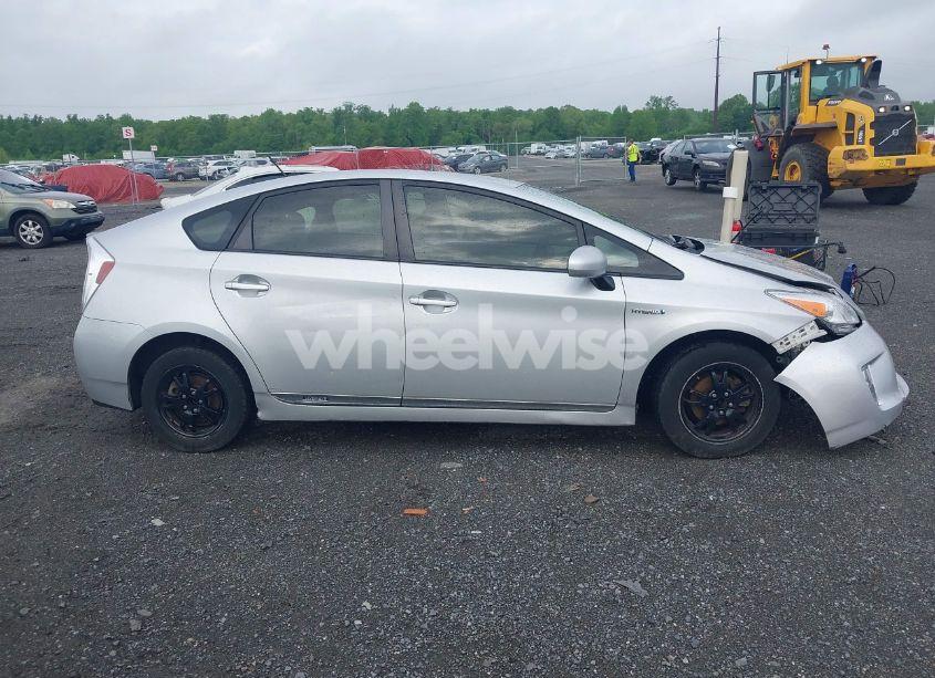 Photo 13 of 2013 Toyota Prius THREE (VIN JTDKN3DUXD5626785)