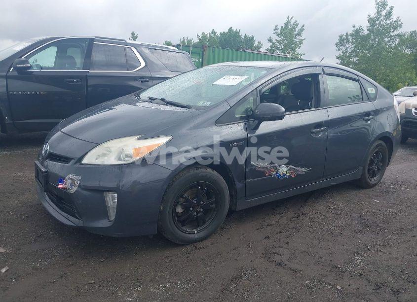 Photo 2 of 2013 Toyota Prius FOUR (VIN JTDKN3DUXD5635373)