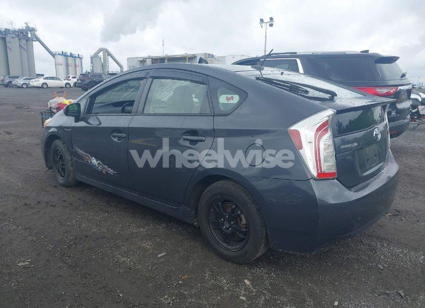 Photo 3 of 2013 Toyota Prius FOUR (VIN JTDKN3DUXD5635373)