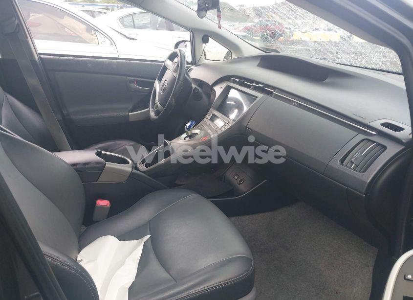 Photo 5 of 2013 Toyota Prius FOUR (VIN JTDKN3DUXD5635373)