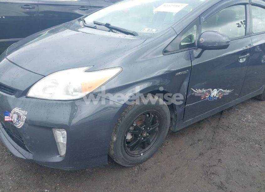Photo 6 of 2013 Toyota Prius FOUR (VIN JTDKN3DUXD5635373)