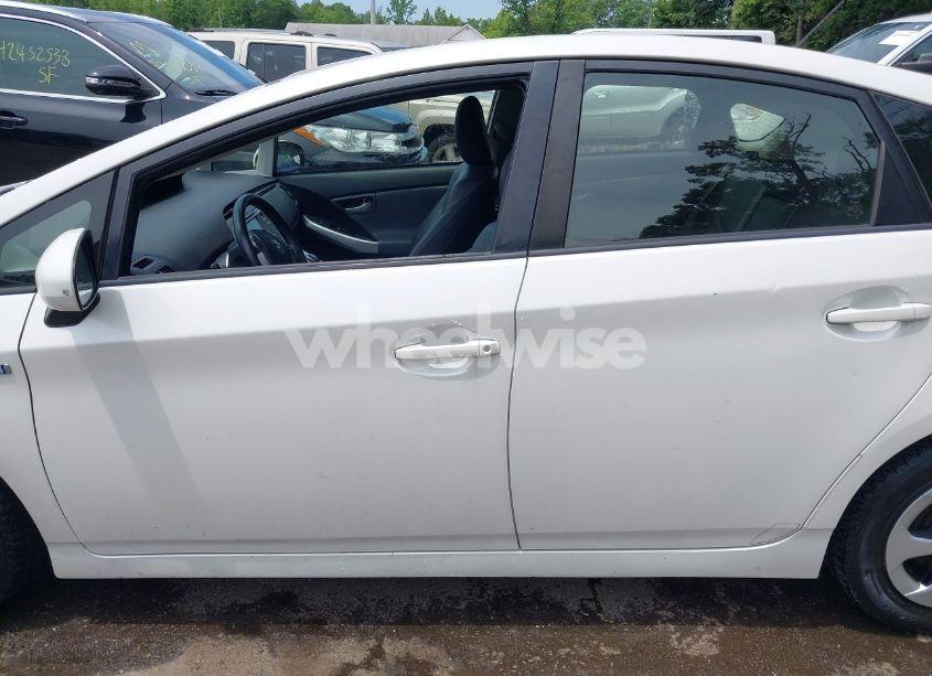 Photo 15 of 2013 Toyota Prius FOUR (VIN JTDKN3DUXD5672424)