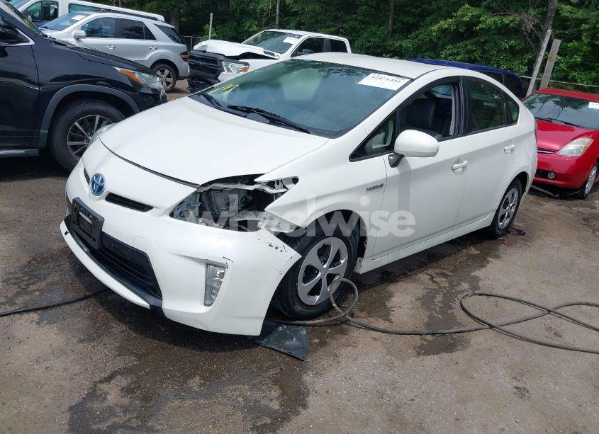 Photo 2 of 2013 Toyota Prius FOUR (VIN JTDKN3DUXD5672424)