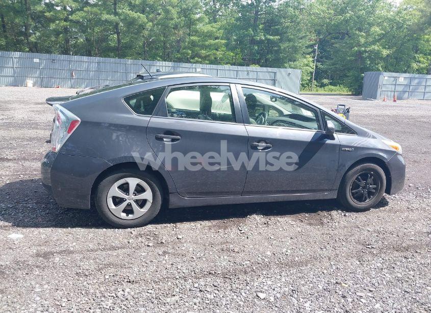 Photo 13 of 2014 Toyota Prius FOUR (VIN JTDKN3DUXE0366824)