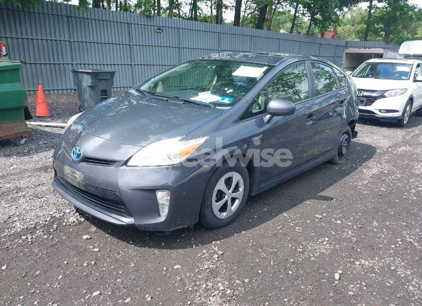 Photo 2 of 2014 Toyota Prius FOUR (VIN JTDKN3DUXE0366824)