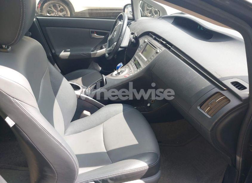 Photo 5 of 2014 Toyota Prius FOUR (VIN JTDKN3DUXE0366824)