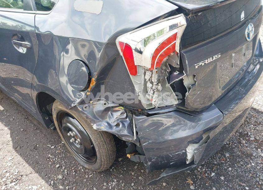 Photo 6 of 2014 Toyota Prius FOUR (VIN JTDKN3DUXE0366824)