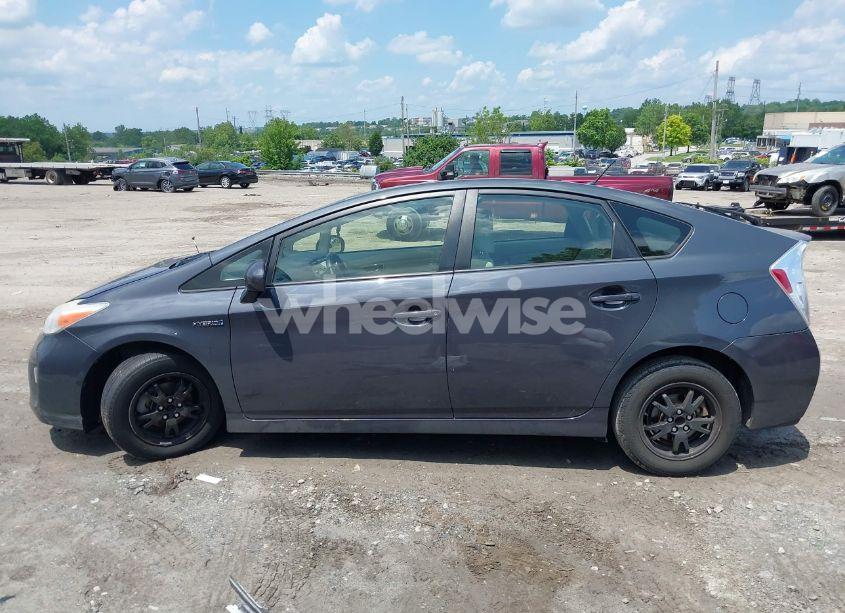 Photo 15 of 2014 Toyota Prius (VIN JTDKN3DUXE0368475)