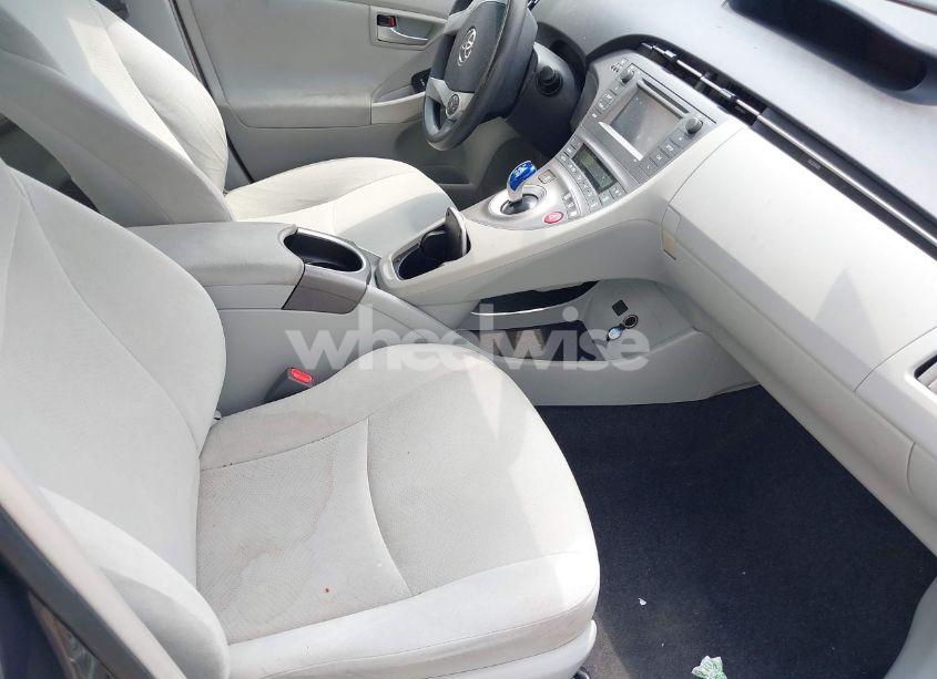 Photo 5 of 2014 Toyota Prius (VIN JTDKN3DUXE0368475)