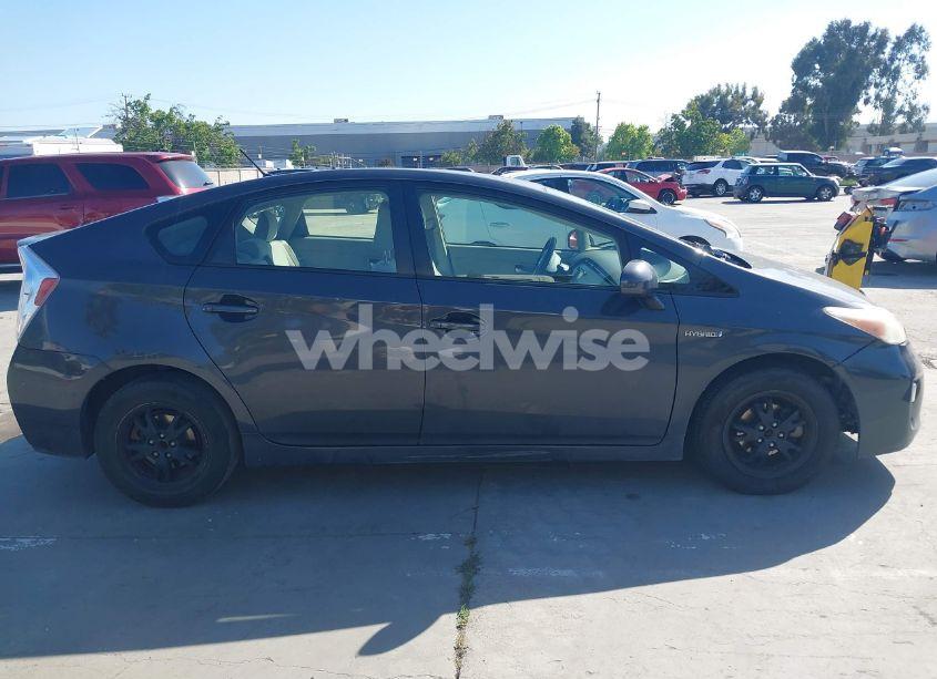 Photo 13 of 2014 Toyota Prius TWO (VIN JTDKN3DUXE0383459)