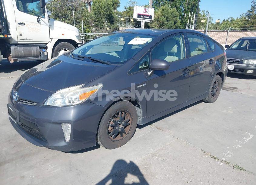 Photo 2 of 2014 Toyota Prius TWO (VIN JTDKN3DUXE0383459)