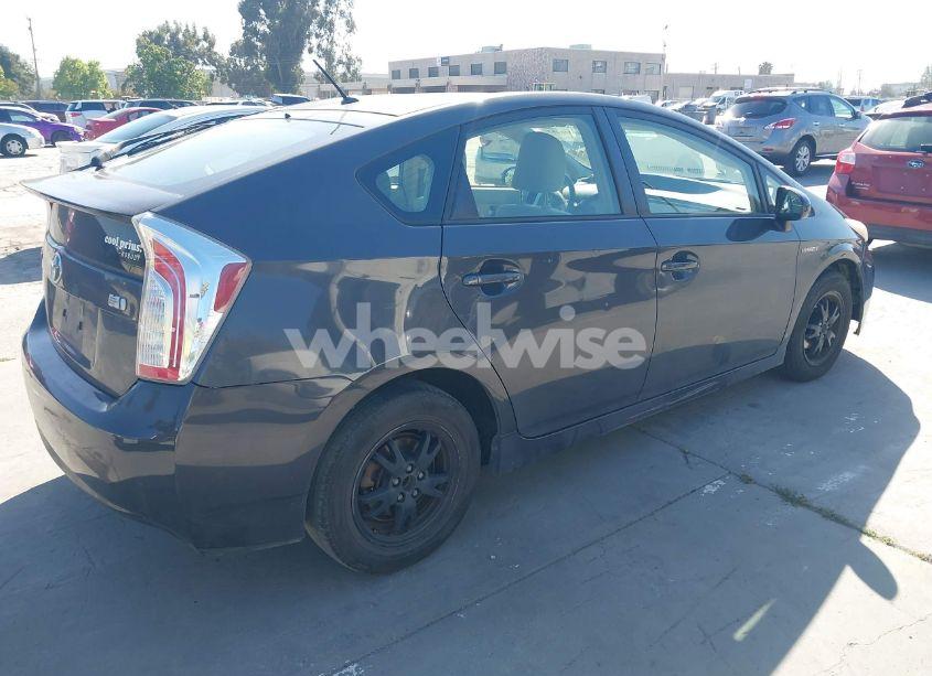 Photo 4 of 2014 Toyota Prius TWO (VIN JTDKN3DUXE0383459)