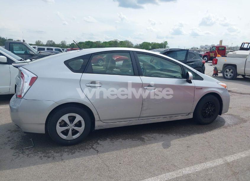 Photo 13 of 2014 Toyota Prius TWO (VIN JTDKN3DUXE1747468)