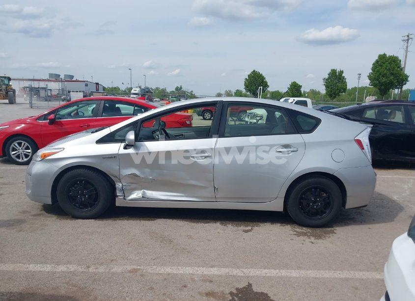 Photo 14 of 2014 Toyota Prius TWO (VIN JTDKN3DUXE1747468)