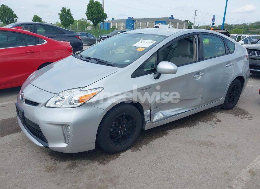 Photo 2 of 2014 Toyota Prius TWO (VIN JTDKN3DUXE1747468)