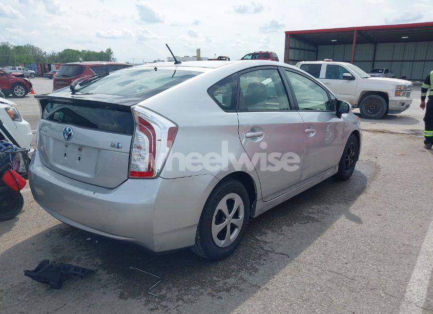 Photo 4 of 2014 Toyota Prius TWO (VIN JTDKN3DUXE1747468)