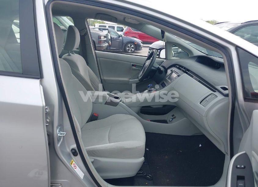 Photo 5 of 2014 Toyota Prius TWO (VIN JTDKN3DUXE1747468)