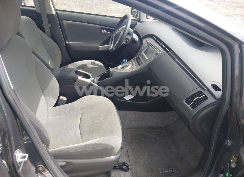 Photo 5 of 2014 Toyota Prius (VIN JTDKN3DUXE1816059)