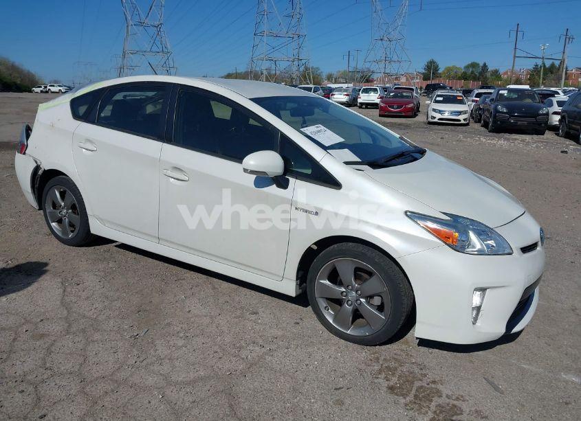 2015 Toyota Prius PERSONA SERIES SPECIAL EDITION (VIN JTDKN3DUXF0395113) main photo