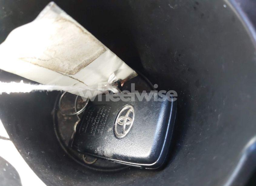 Photo 11 of 2015 Toyota Prius PERSONA SERIES SPECIAL EDITION (VIN JTDKN3DUXF0395113)