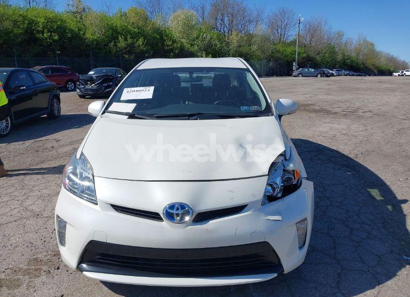 Photo 13 of 2015 Toyota Prius PERSONA SERIES SPECIAL EDITION (VIN JTDKN3DUXF0395113)