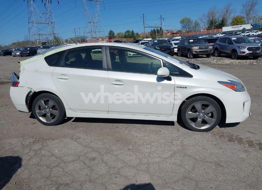 Photo 14 of 2015 Toyota Prius PERSONA SERIES SPECIAL EDITION (VIN JTDKN3DUXF0395113)