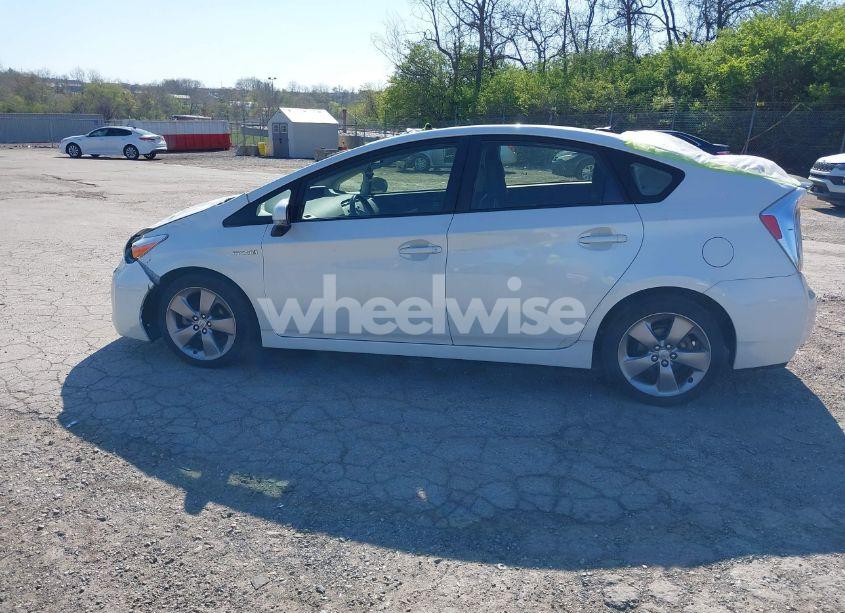 Photo 15 of 2015 Toyota Prius PERSONA SERIES SPECIAL EDITION (VIN JTDKN3DUXF0395113)