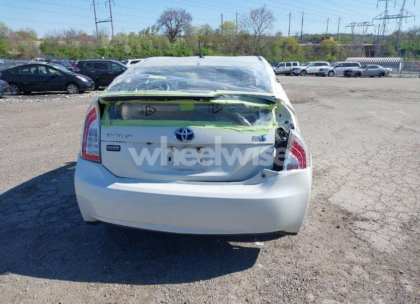 Photo 17 of 2015 Toyota Prius PERSONA SERIES SPECIAL EDITION (VIN JTDKN3DUXF0395113)