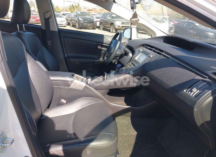 Photo 5 of 2015 Toyota Prius PERSONA SERIES SPECIAL EDITION (VIN JTDKN3DUXF0395113)