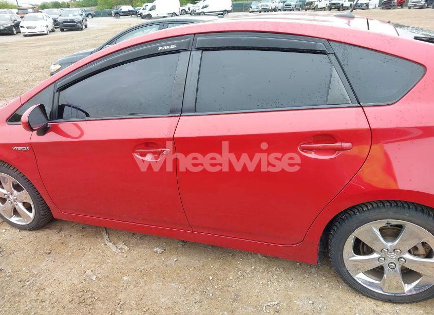 Photo 14 of 2015 Toyota Prius FIVE/FOUR/PERSONA SERIES SPECIAL EDITION/THREE/TWO (VIN JTDKN3DUXF1887604)