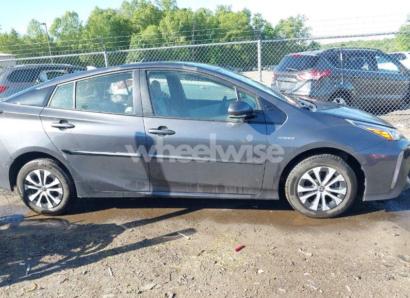 Photo 13 of 2019 Toyota Prius LE (VIN JTDL9RFU2K3005915)