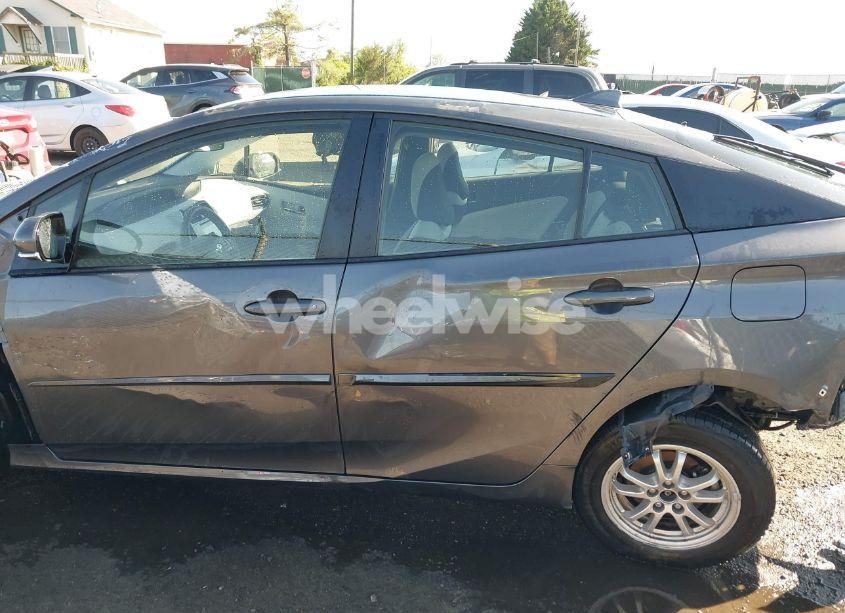 Photo 14 of 2019 Toyota Prius LE (VIN JTDL9RFU2K3005915)