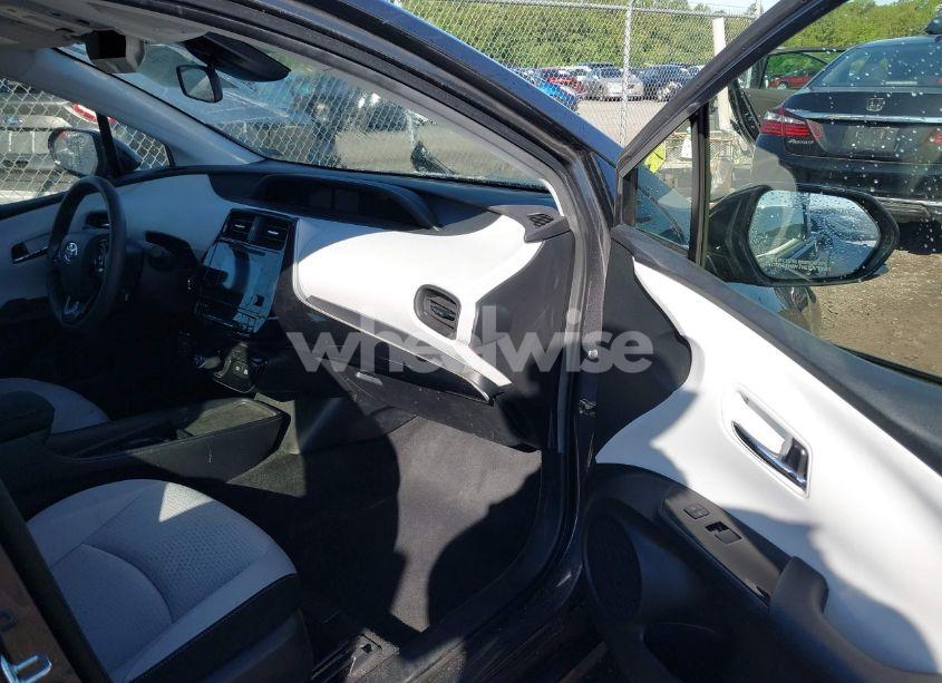 Photo 5 of 2019 Toyota Prius LE (VIN JTDL9RFU2K3005915)