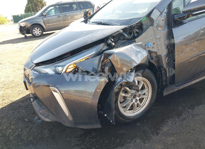 Photo 6 of 2019 Toyota Prius LE (VIN JTDL9RFU2K3005915)