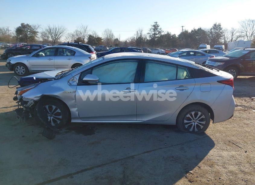 Photo 15 of 2020 Toyota Prius XLE AWD-E (VIN JTDL9RFU5L3013217)