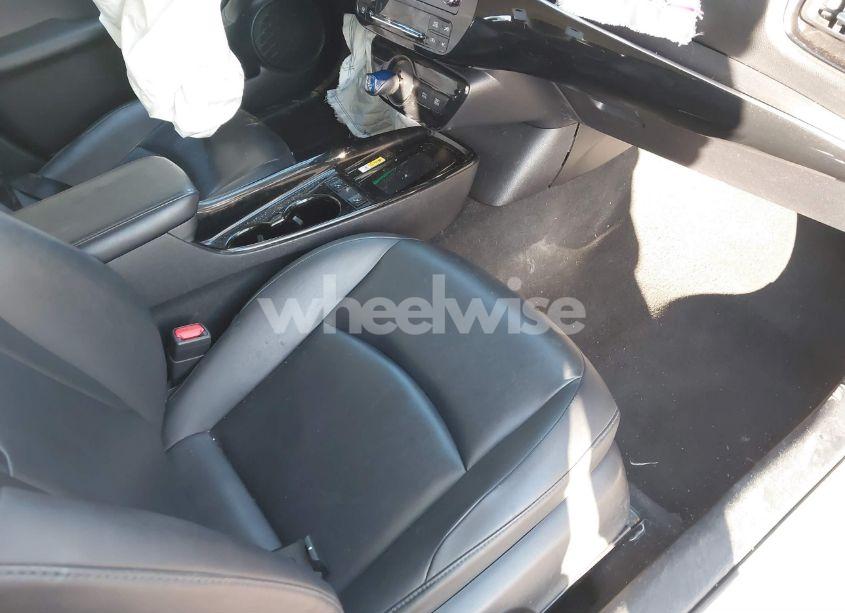 Photo 5 of 2020 Toyota Prius XLE AWD-E (VIN JTDL9RFU5L3013217)