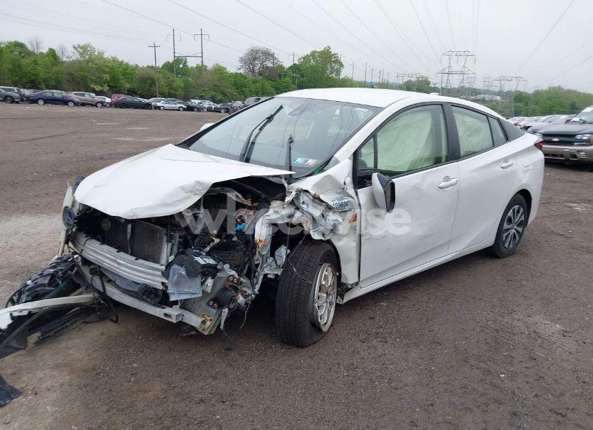 Photo 2 of 2020 Toyota Prius LE AWD-E (VIN JTDL9RFU7L3019326)