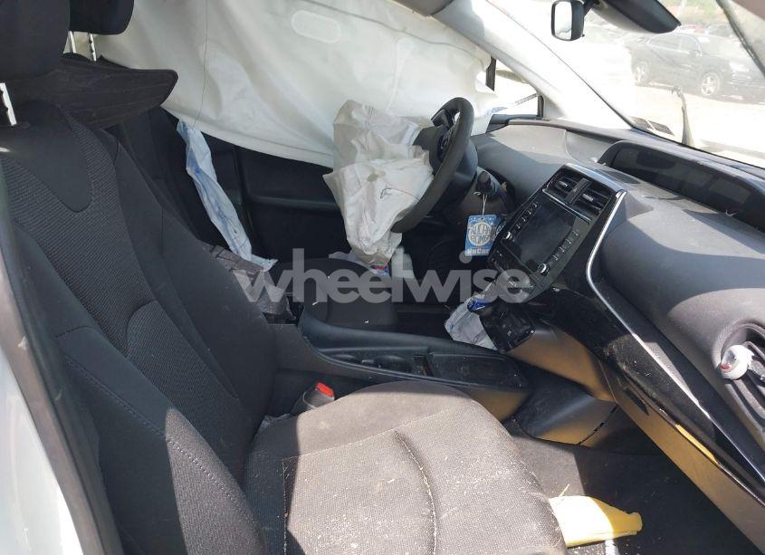 Photo 5 of 2020 Toyota Prius LE AWD-E (VIN JTDL9RFU7L3019326)