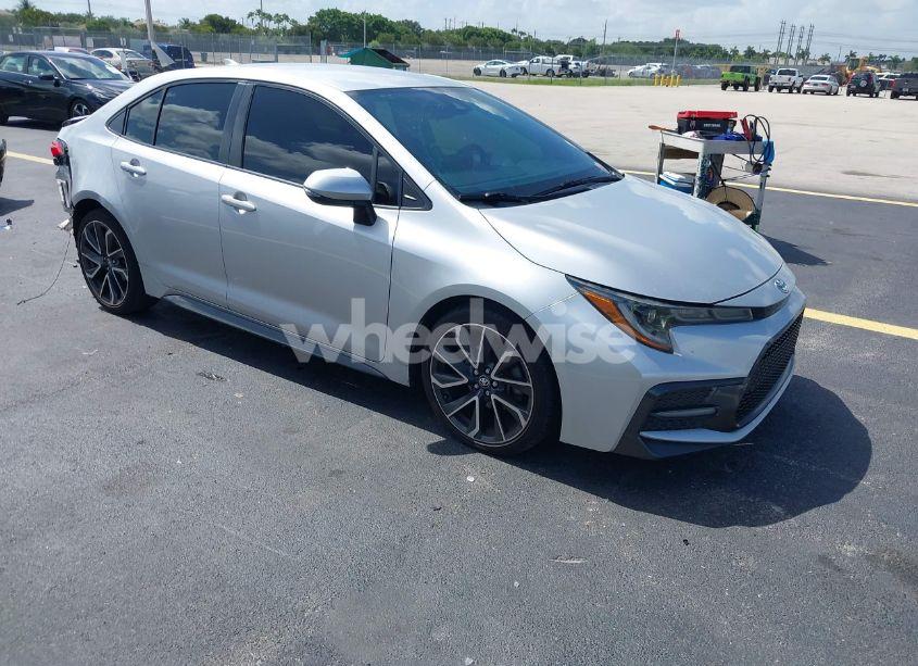 2020 Toyota Corolla SE (VIN JTDS4RCE3LJ008570) main photo