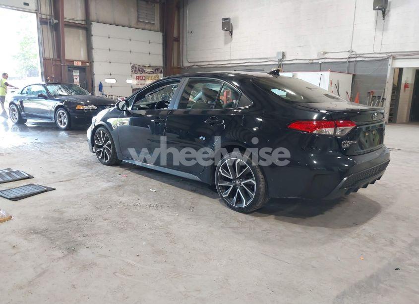 Photo 3 of 2020 Toyota Corolla SE (VIN JTDS4RCEXLJ023146)