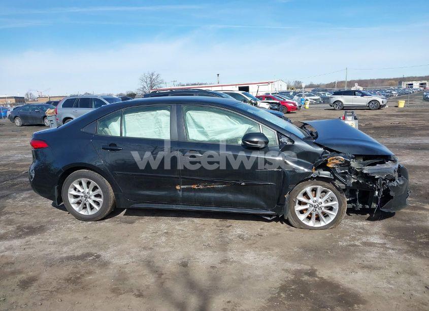 Photo 12 of 2021 Toyota Corolla LE (VIN JTDVPMAE1MJ138729)