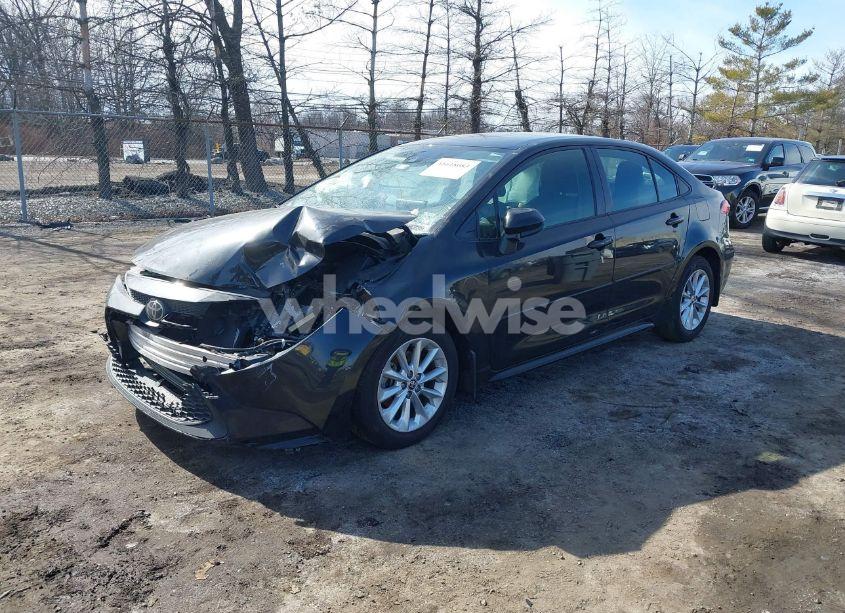 Photo 2 of 2021 Toyota Corolla LE (VIN JTDVPMAE1MJ138729)