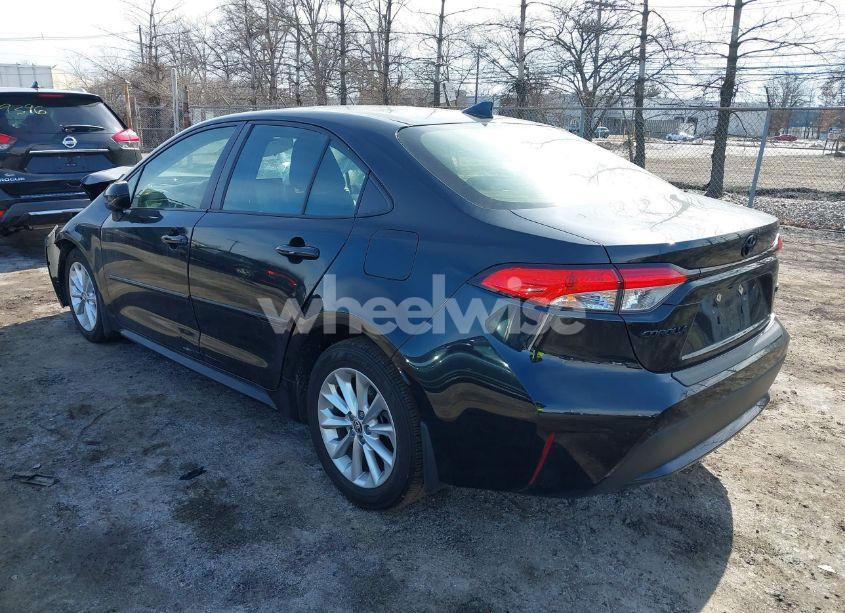 Photo 3 of 2021 Toyota Corolla LE (VIN JTDVPMAE1MJ138729)