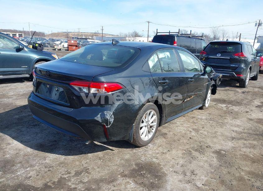Photo 4 of 2021 Toyota Corolla LE (VIN JTDVPMAE1MJ138729)