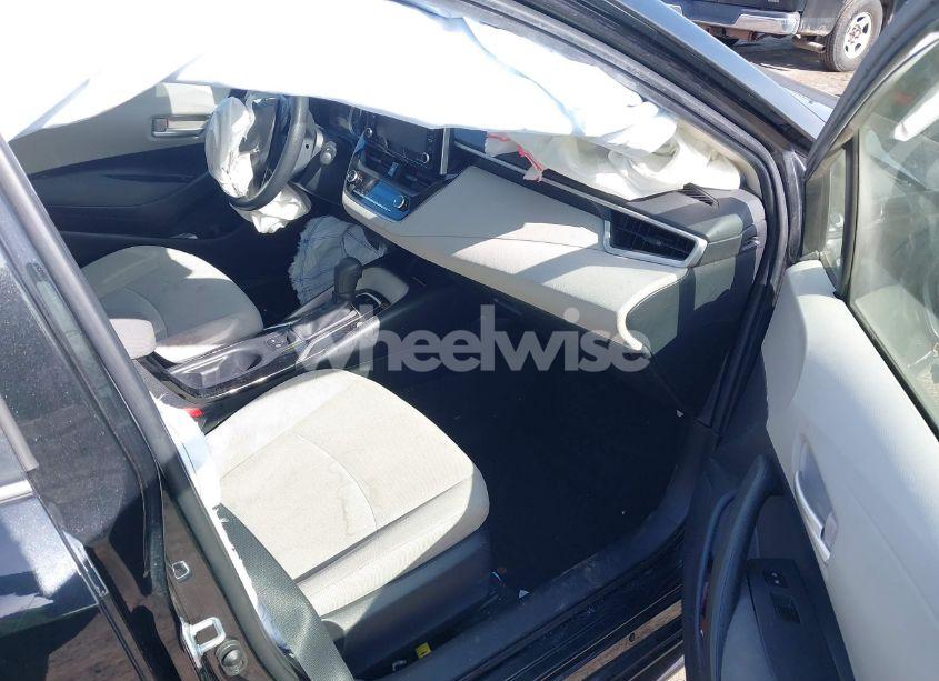 Photo 5 of 2021 Toyota Corolla LE (VIN JTDVPMAE1MJ138729)