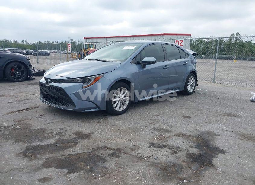 Photo 2 of 2021 Toyota Corolla LE (VIN JTDVPMAE6MJ145983)